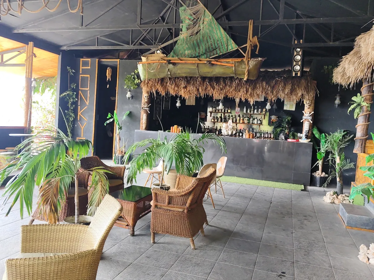 Beloi Beach Hotel Dive Resort