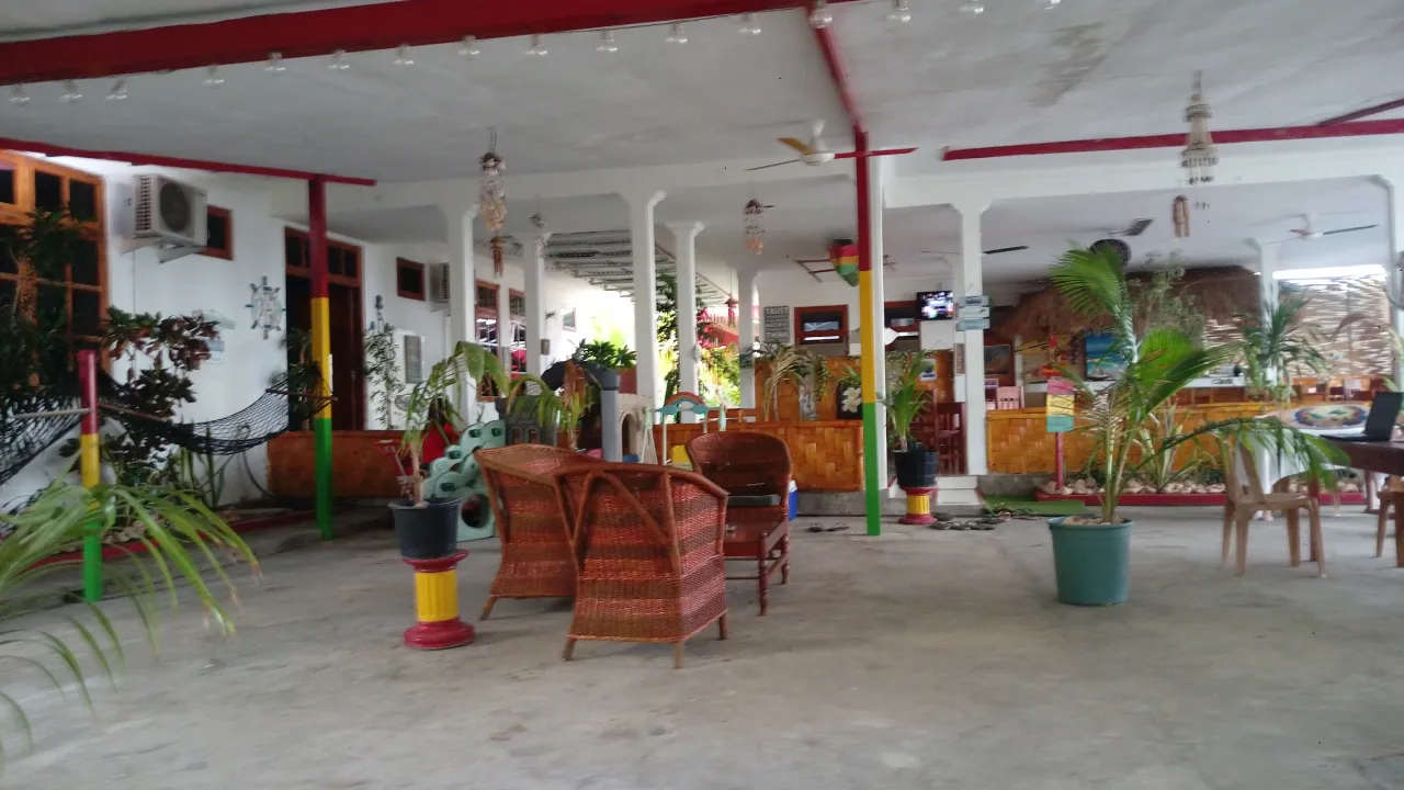 Beloi Beach Hotel Dive Resort
