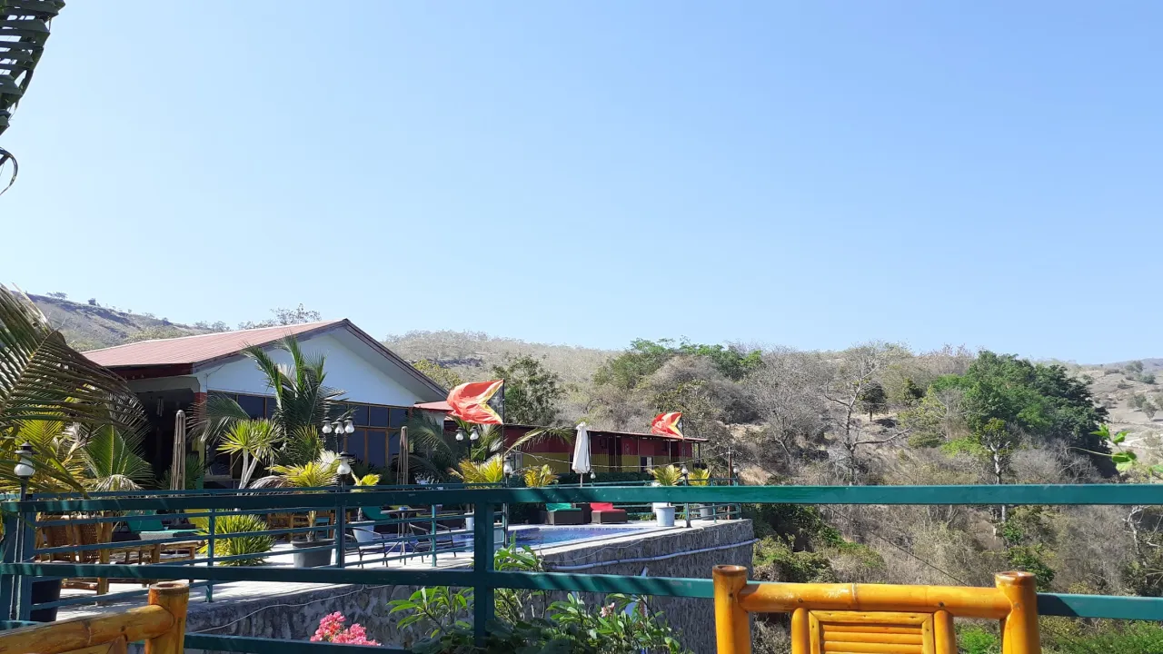 Beloi Beach Hotel Dive Resort