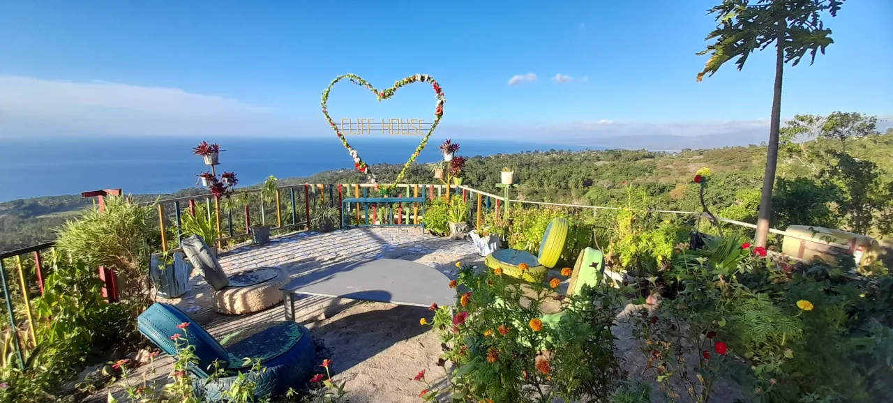 Cliff Guest House and Cafe