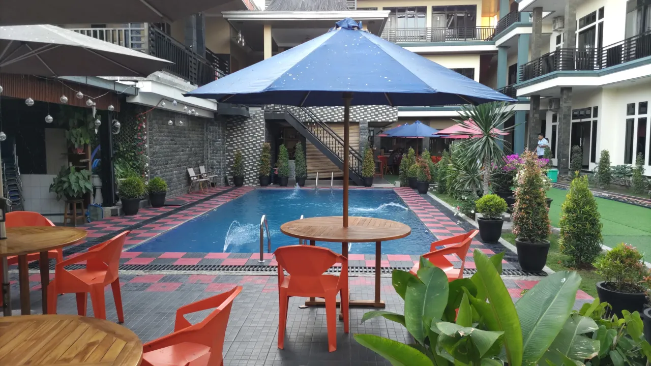 Hotel Realistic