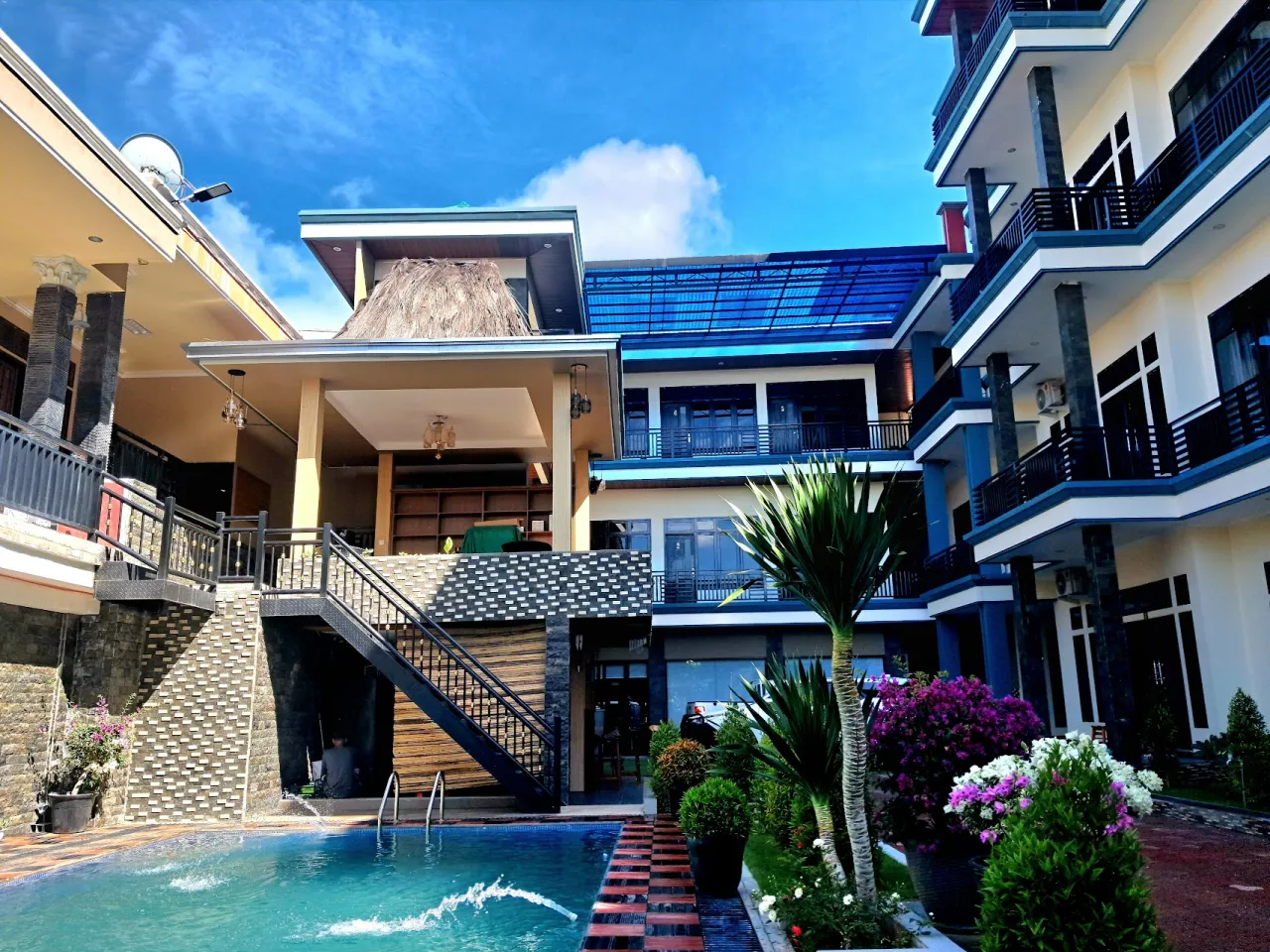 Hotel Realistic