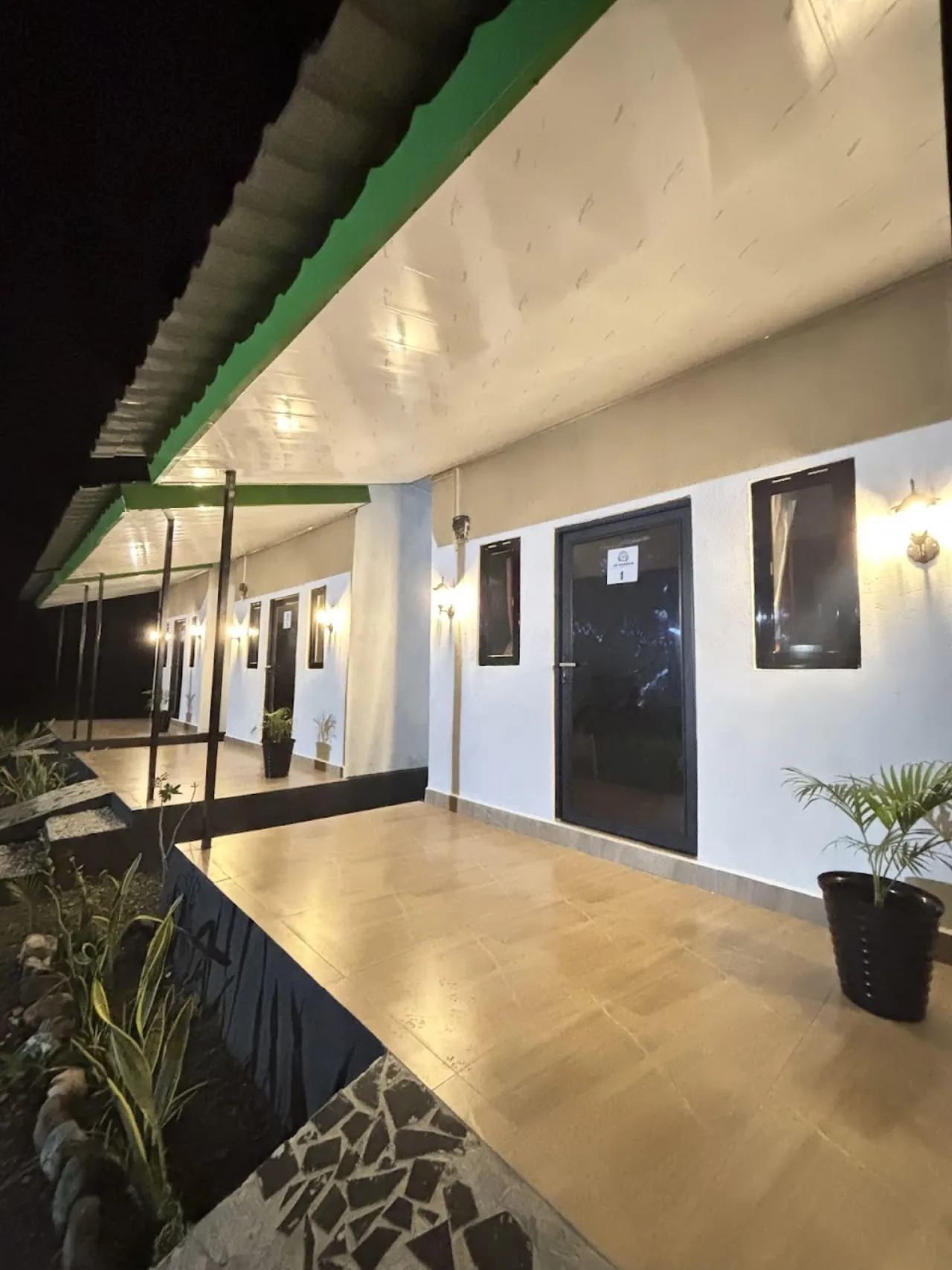 JE GARDEN GUEST HOUSE ($25/Night)