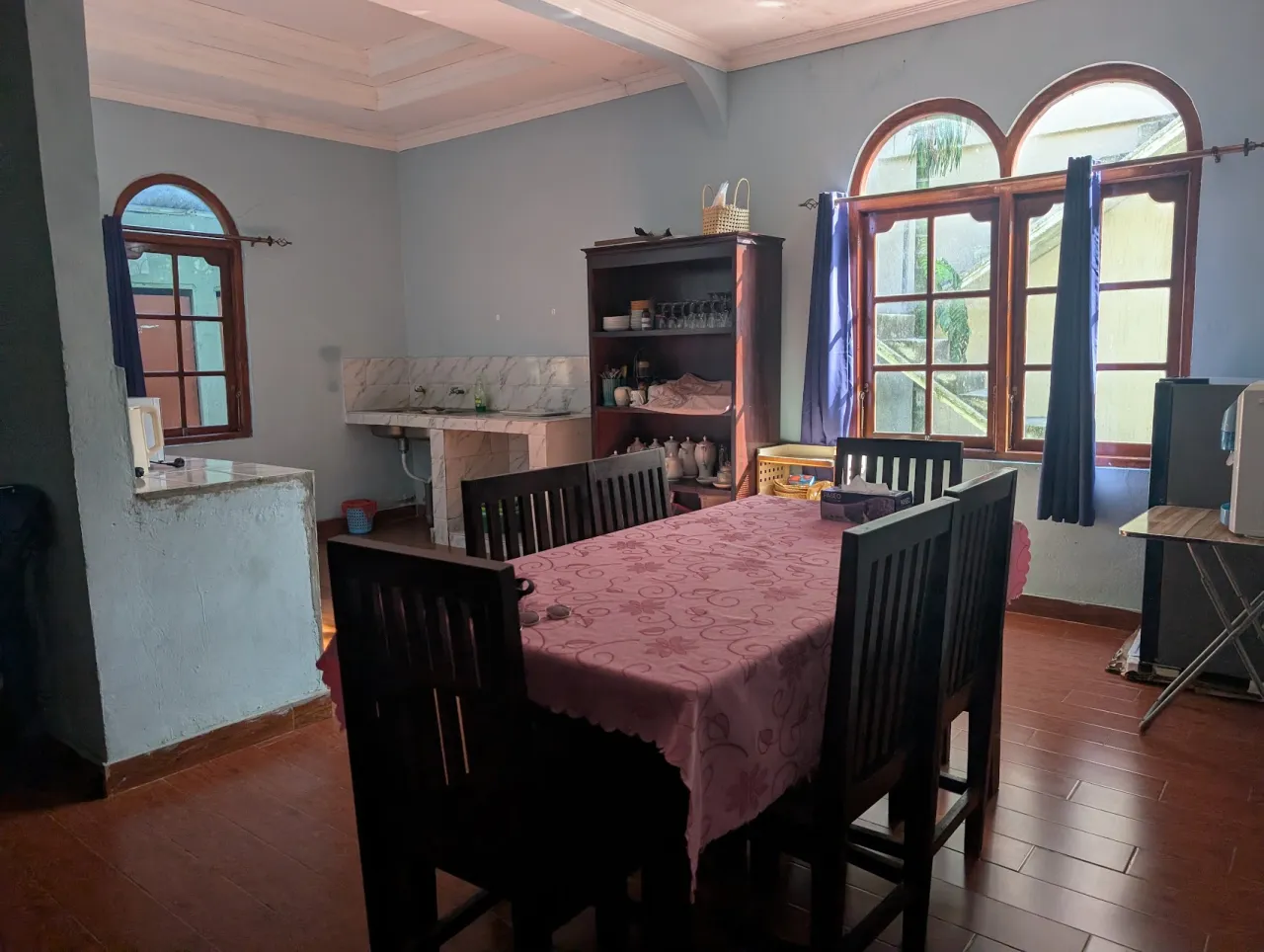 Latroya's Villa/Guest House
