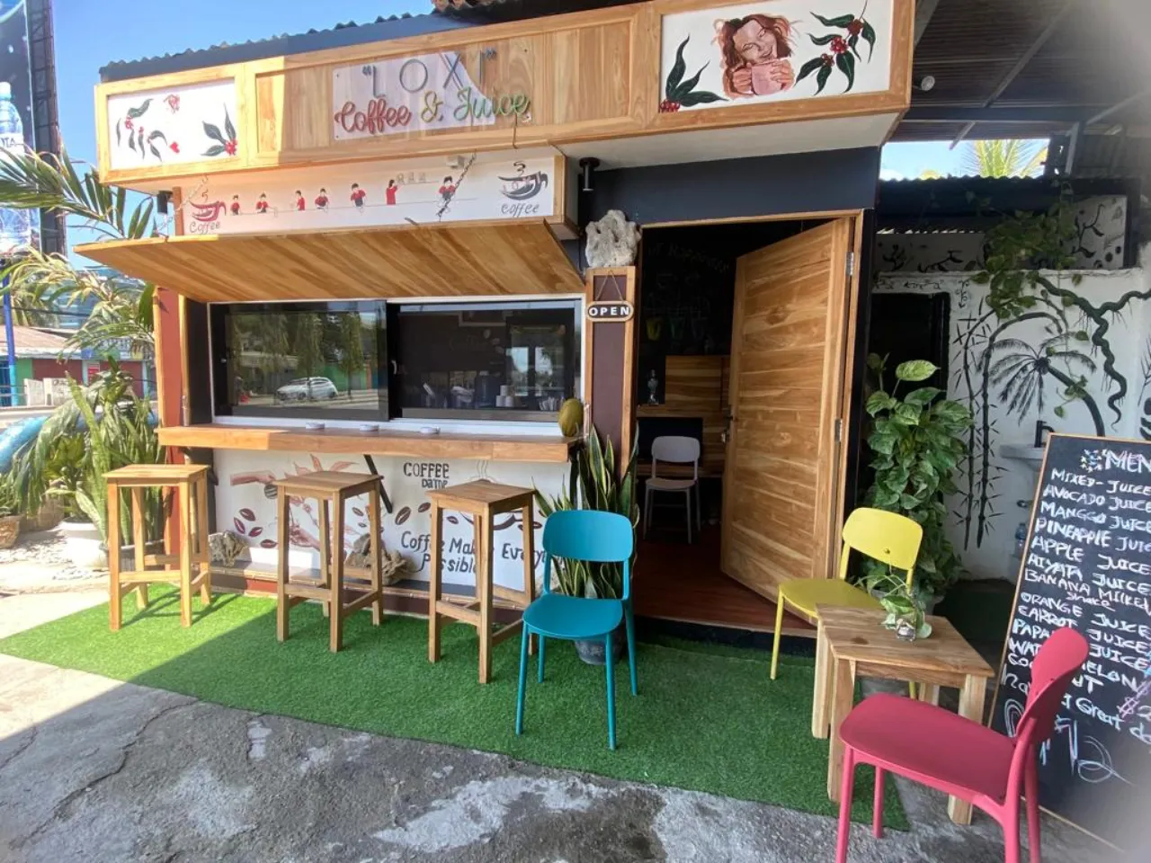 Loxi Cafe and Juice