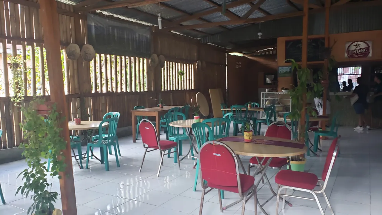 Lubi Cafe and Bar