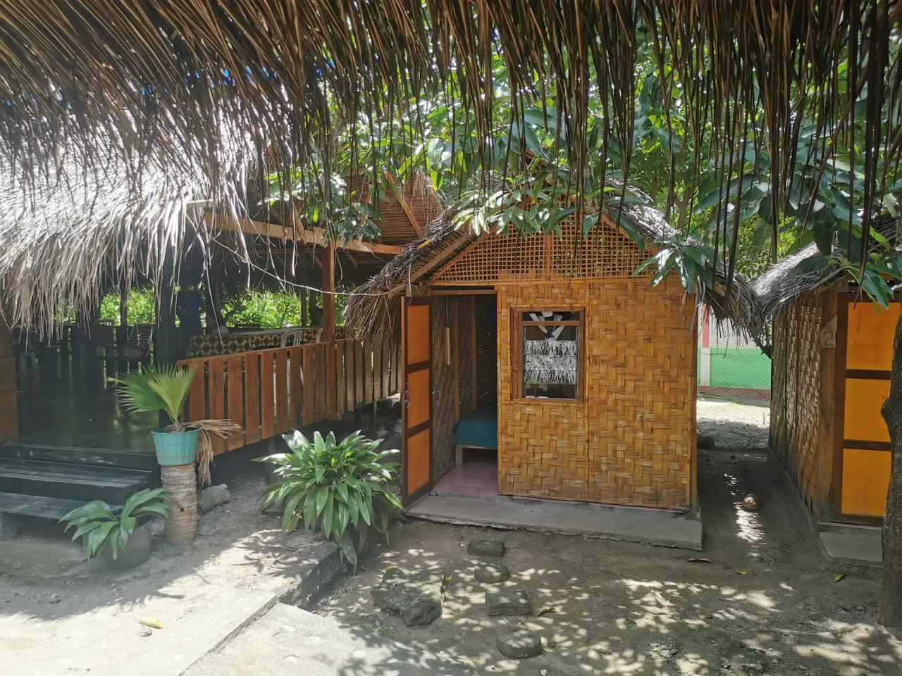 Manukoko Rek Restaurant & Guesthouses