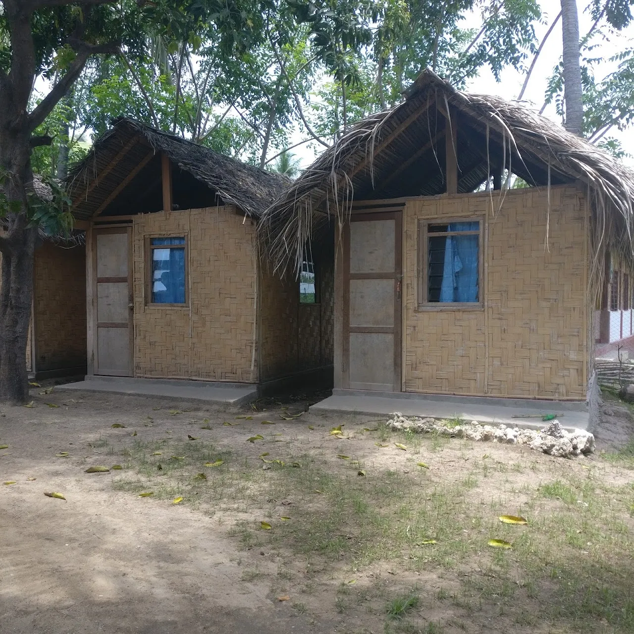Manukoko Rek Restaurant & Guesthouses