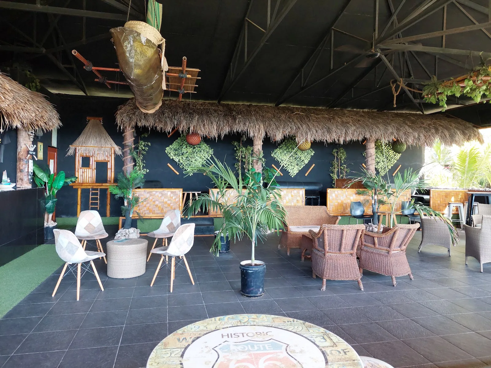 Ponkys Bar & Cafe