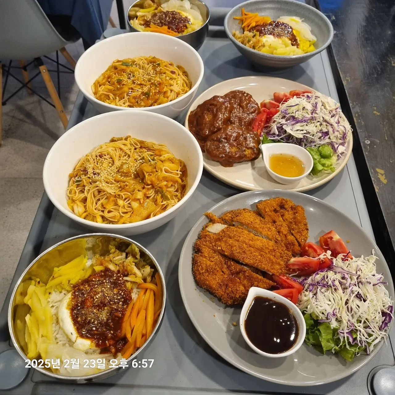 Suji's Grill & Sushi