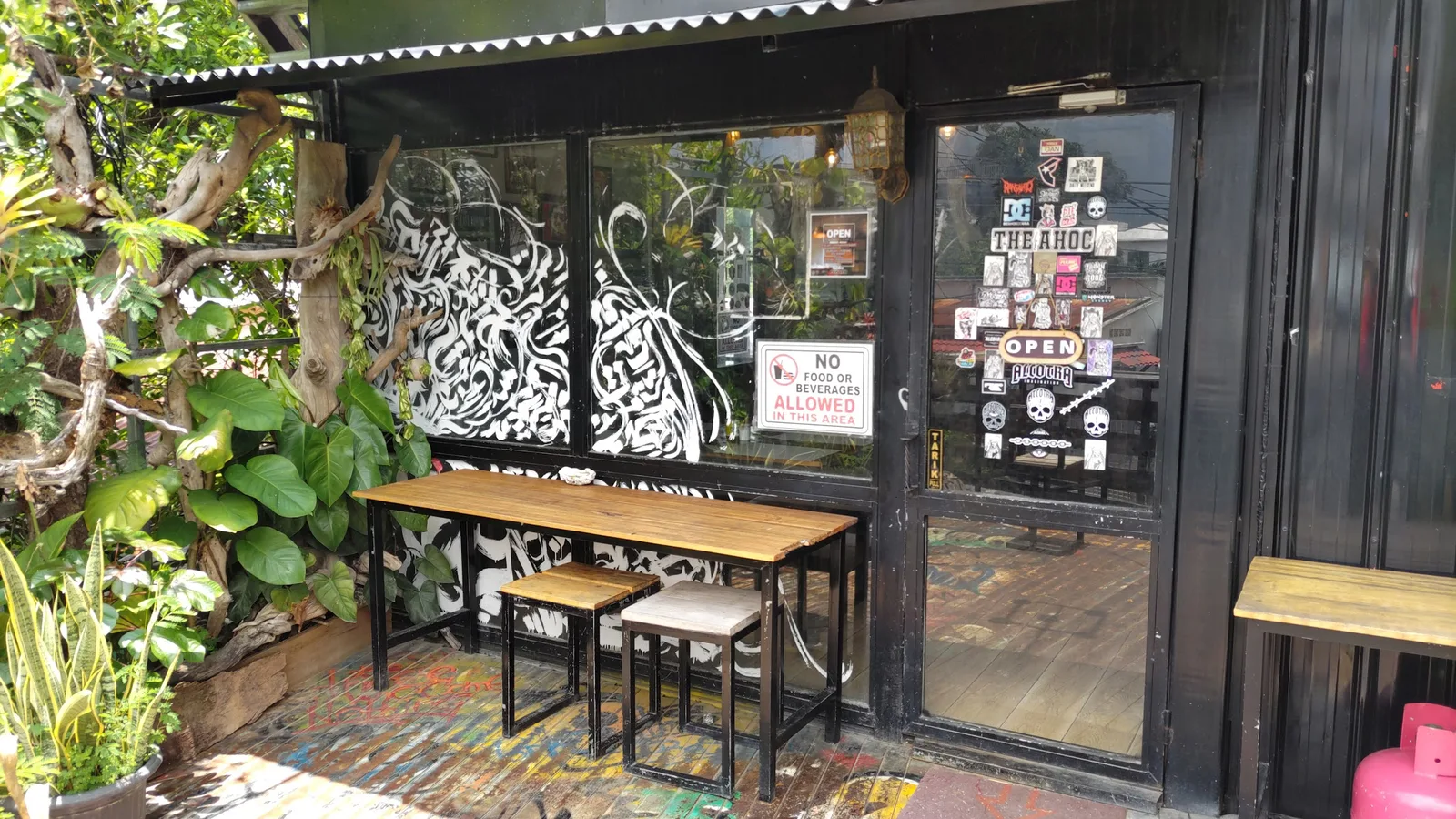 The Ahoc Coffee & Restaurant